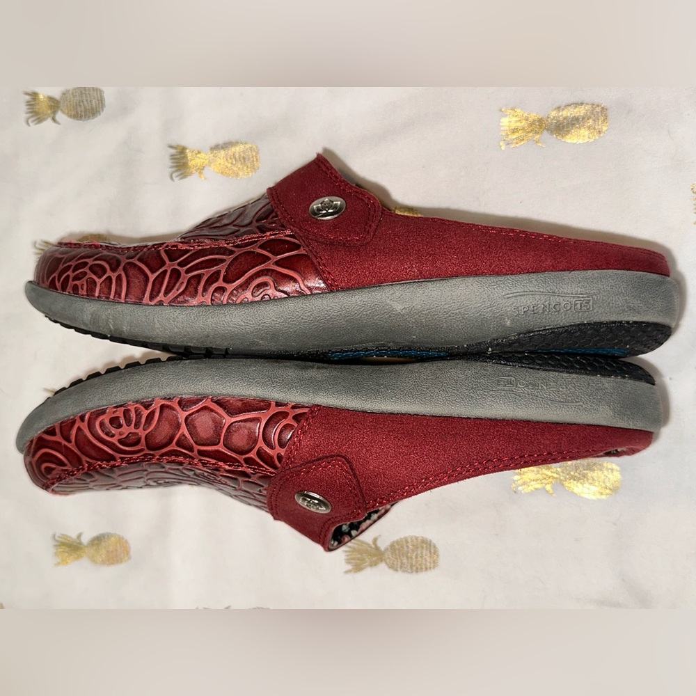 Spenco Women's Red/Wine Orthotic Mules Sz 8. Great used condition!